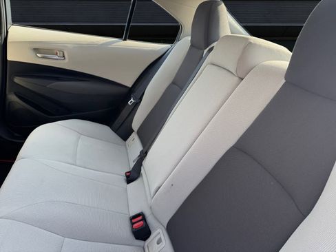 Used 2021 Toyota Corolla LE image 14