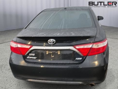 Used 2016 Toyota Camry XSE FWD image 9