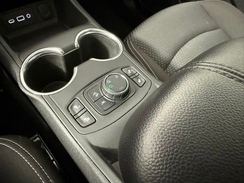 Used 2022 GMC Terrain SLE w/ Driver Convenience Package image 26