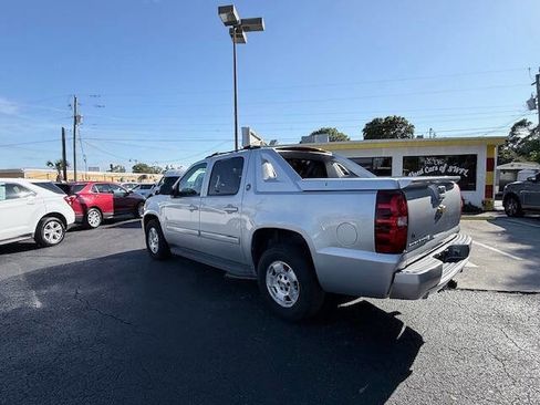 Used 2013 Chevrolet Avalanche LS image 5