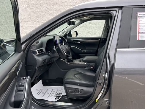 Used 2023 Toyota Highlander Platinum image 13