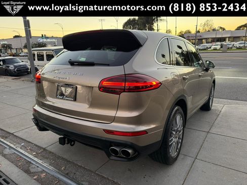Used 2017 Porsche Cayenne S image 7
