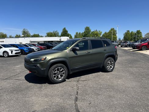 Used 2020 Jeep Cherokee Trailhawk w/ Cold Weather Group AWD/4WD image 9