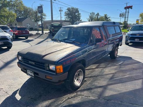 Used 1987 Toyota Pickup Deluxe image 4