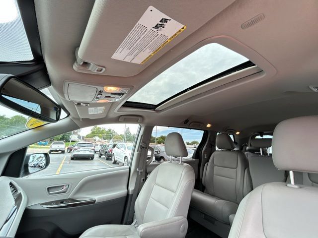 Used 2020 Toyota Sienna XLE FWD image 40