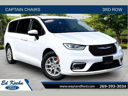 Used 2023 Chrysler Pacifica Touring-L