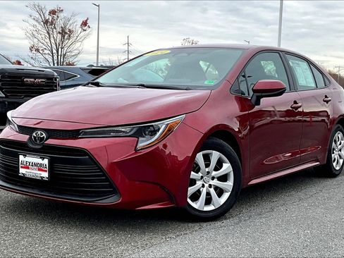 Used 2024 Toyota Corolla LE image 1