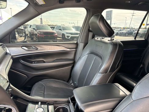 Used 2023 Jeep Grand Cherokee L Overland image 16