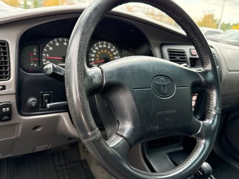 Used 2002 Toyota 4Runner SR5 w/ Upgrade Value Pkg 2 AWD/4WD image 15