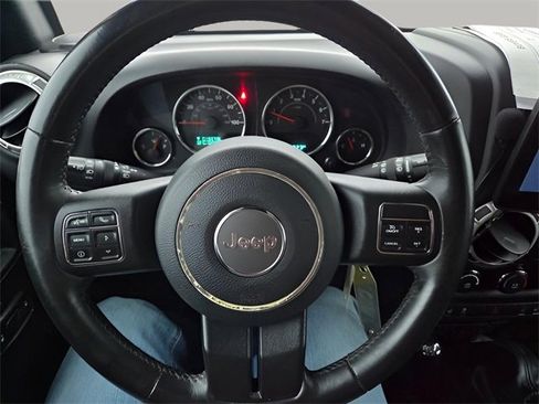 Used 2016 Jeep Wrangler Unlimited Sahara w/ Connectivity Group image 18