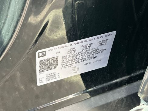 Used 2025 Chevrolet Equinox LT FWD image 29