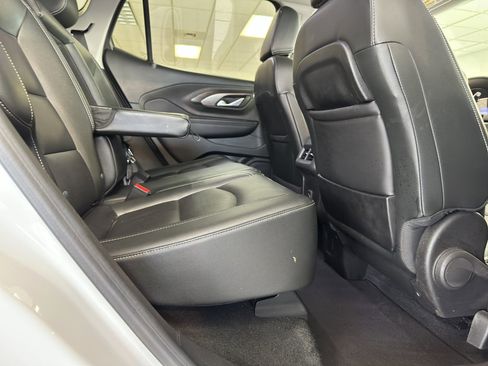 Used 2024 GMC Terrain SLT image 20