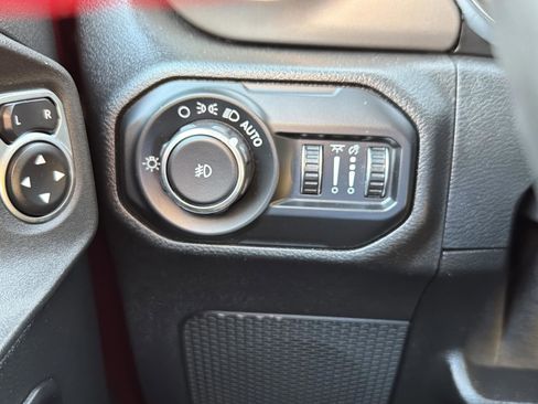 Used 2021 Jeep Wrangler Unlimited Sport image 27