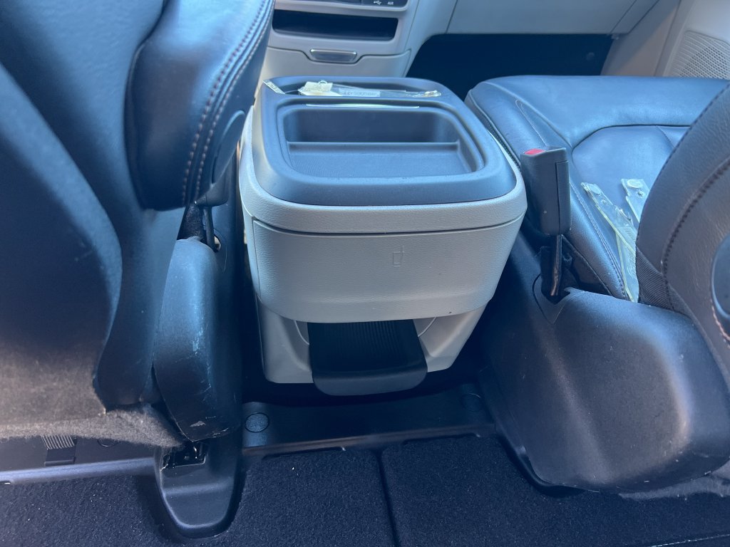 Used 2017 Chrysler Pacifica Touring-L FWD image 14