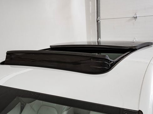 Used 2016 Porsche Macan Turbo image 13