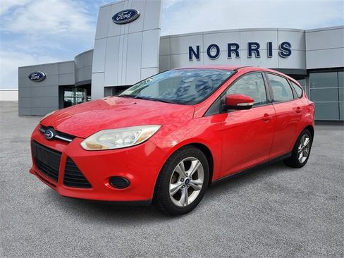 Used 2013 Ford Focus SE w/ SE Winter Pkg image 3