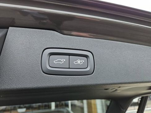 Certified 2025 Volvo V60 B5 Cross Country Plus AWD/4WD image 13