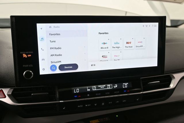 Used 2025 Toyota Sienna XLE FWD image 27