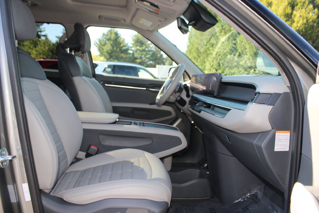 Used 2024 Kia EV9 Land AWD/4WD image 11