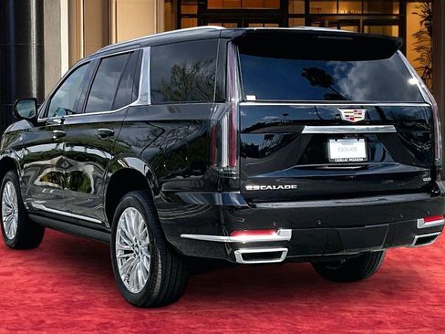 New 2026 Cadillac Escalade Luxury w/ LPO, Floor Liner Package AWD/4WD image 4
