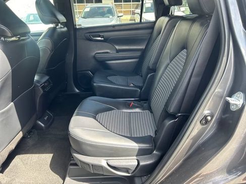 Certified 2025 Toyota Highlander XSE AWD/4WD image 28