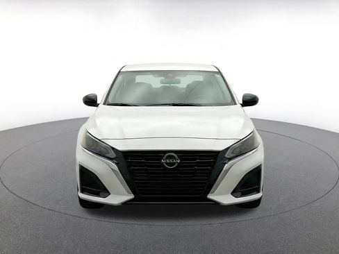 Used 2025 Nissan Altima 2.5 SV FWD image 2