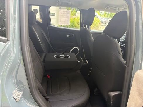 Used 2018 Jeep Renegade Latitude w/ Cold Weather Group AWD/4WD image 8