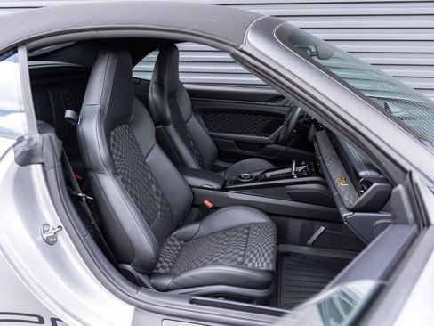 Used 2026 Porsche 911 Carrera GTS RWD image 32