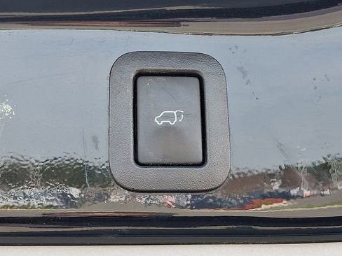 Used 2016 Toyota Highlander XLE w/ Four Season Floor Mat Package image 32