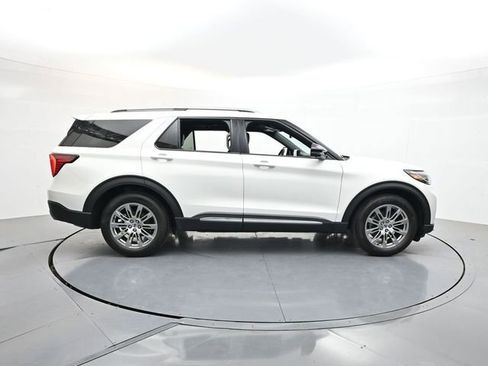 Used 2026 Ford Explorer Platinum RWD image 5