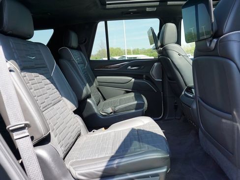 Used 2022 Cadillac Escalade Sport Platinum w/ LPO, ONYX Package image 41