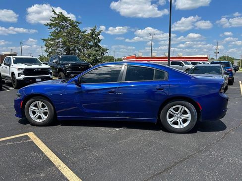 Used 2020 Dodge Charger SXT w/ Leather Interior Group RWD image 6