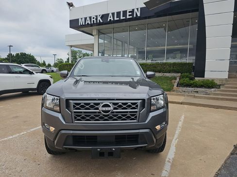 Used 2022 Nissan Frontier SV AWD/4WD image 11