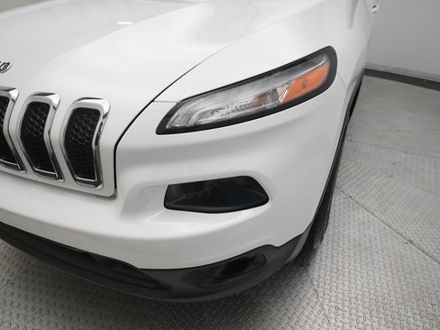 Used 2016 Jeep Cherokee Latitude w/ Cold Weather Group image 22