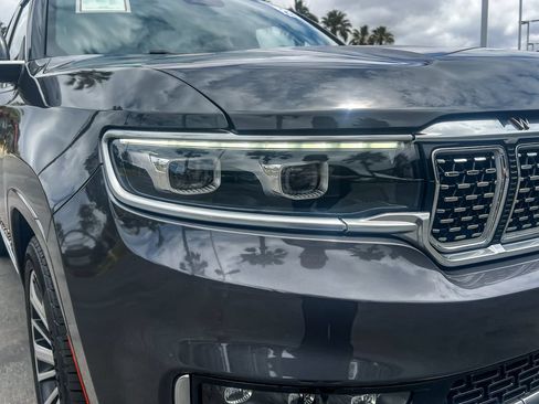 Used 2022 Jeep Grand Wagoneer Series III AWD/4WD image 8