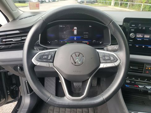 Used 2025 Volkswagen Jetta SE FWD image 25