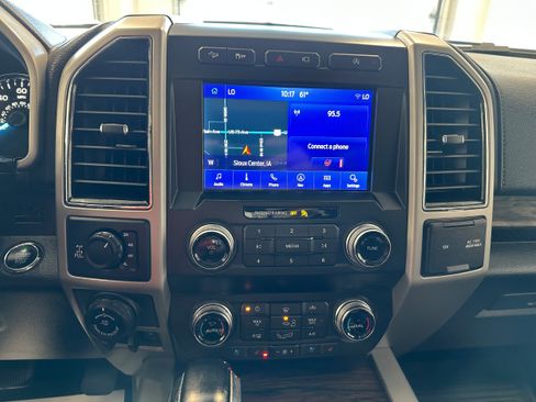 Used 2019 Ford F150 Lariat w/ Equipment Group 502A Luxury AWD/4WD image 20