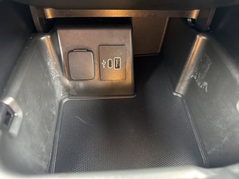 Used 2025 Ford Explorer ST-Line w/ ST-Line Street Pack image 17