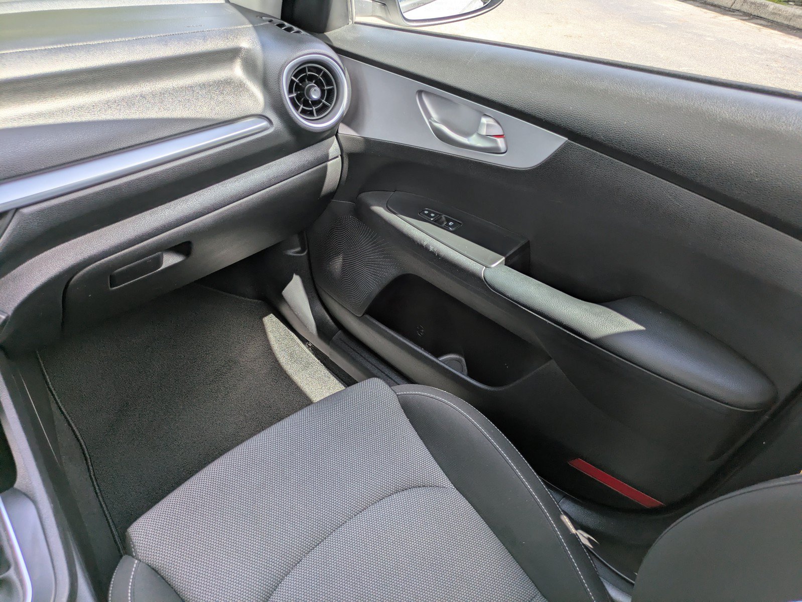 Certified 2024 Kia Forte LXS FWD image 13