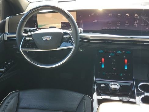 Used 2025 Cadillac Escalade Sport AWD/4WD image 17