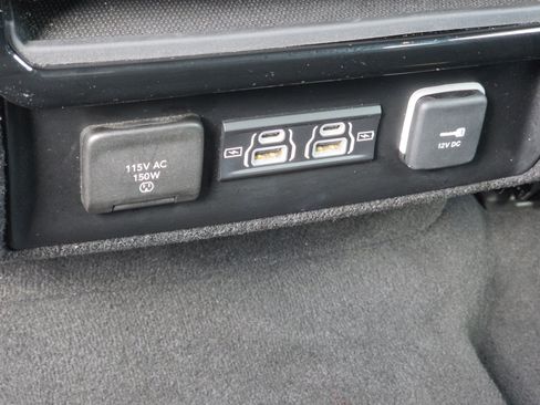 Used 2024 Jeep Wagoneer L Series II RWD image 14