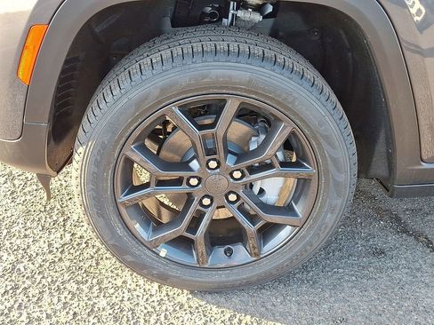 New 2025 Jeep Grand Cherokee Limited w/ Trailer Tow Package AWD/4WD image 19