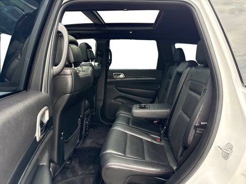 Used 2017 Jeep Grand Cherokee Trailhawk w/ Trailhawk Luxury Group AWD/4WD image 11