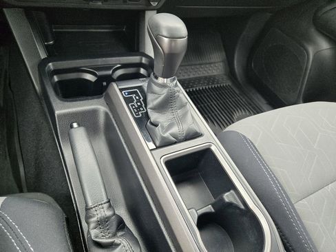 Certified 2022 Toyota Tacoma TRD Off-Road AWD/4WD image 14