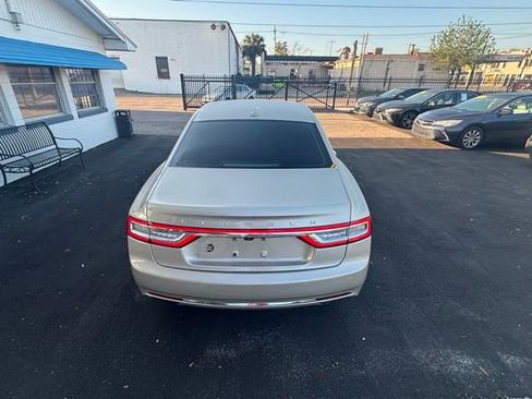 Used 2017 Lincoln Continental Premiere image 4