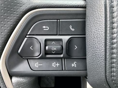 Used 2025 Toyota 4Runner SR5 AWD/4WD image 20