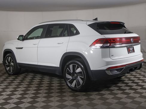 Used 2025 Volkswagen Atlas Cross Sport SE FWD image 9