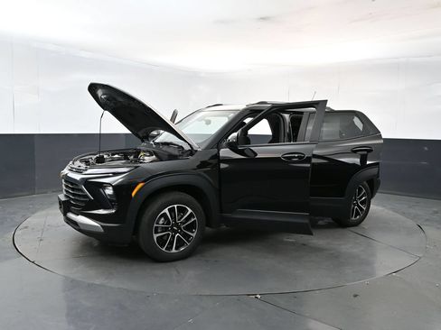 Used 2025 Chevrolet TrailBlazer LT w/ LT Cold Weather Package AWD/4WD image 27
