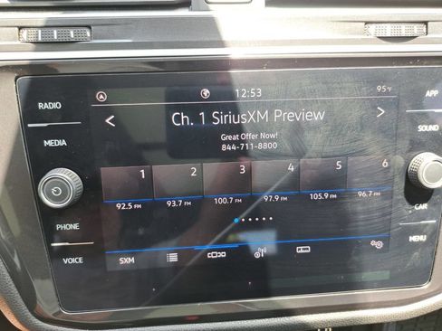 Used 2024 Volkswagen Tiguan SE w/ Panoramic Sunroof Package FWD image 10
