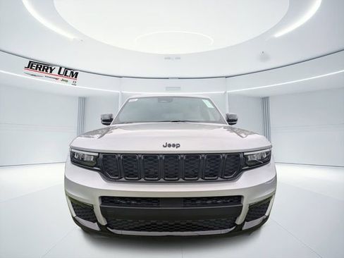 New 2025 Jeep Grand Cherokee L Limited w/ Black Appearance Package image 7